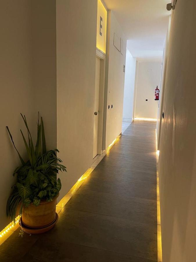 Catedral Square Apartment Севиля Екстериор снимка
