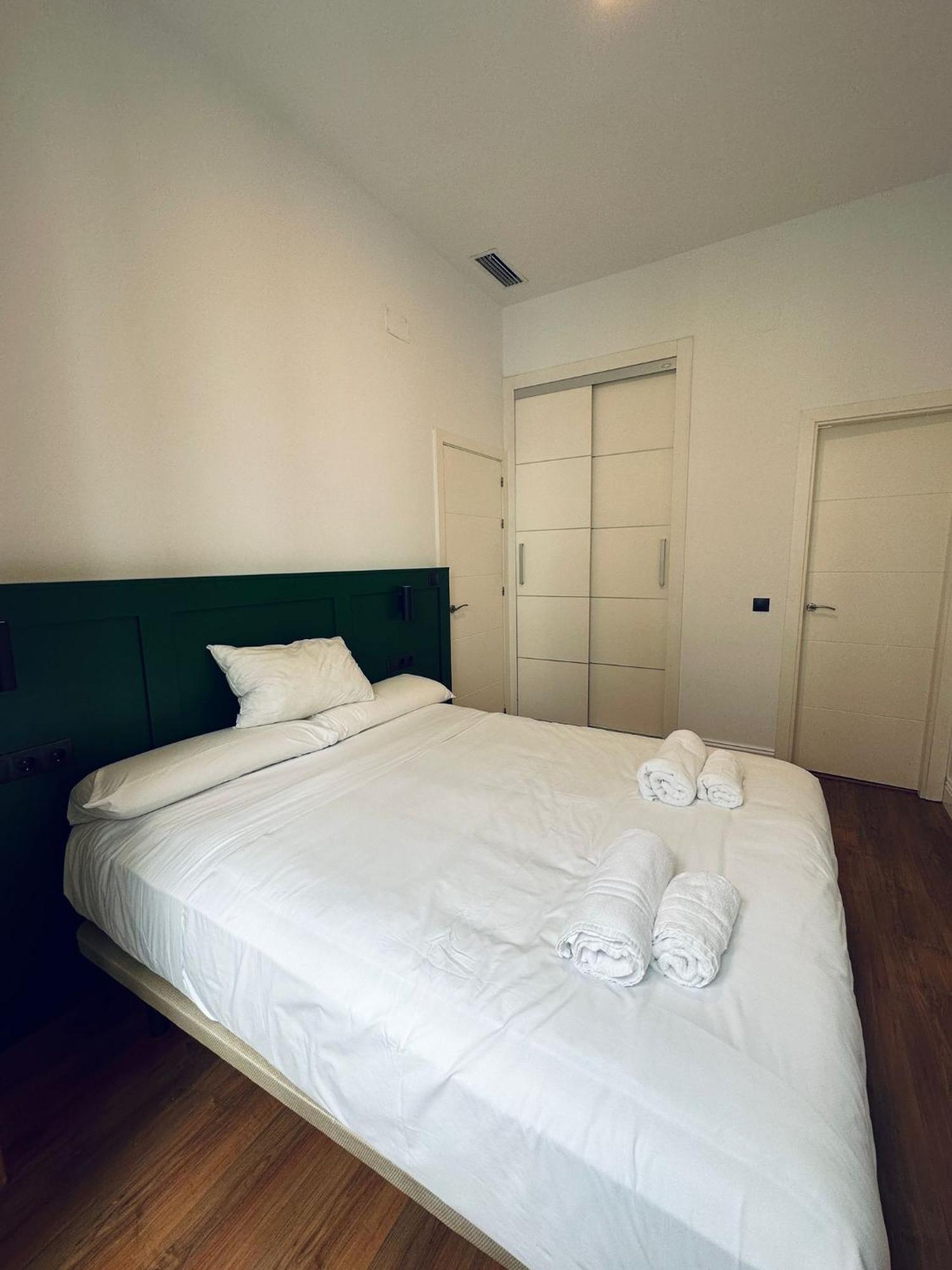 Catedral Square Apartment Севиля Екстериор снимка