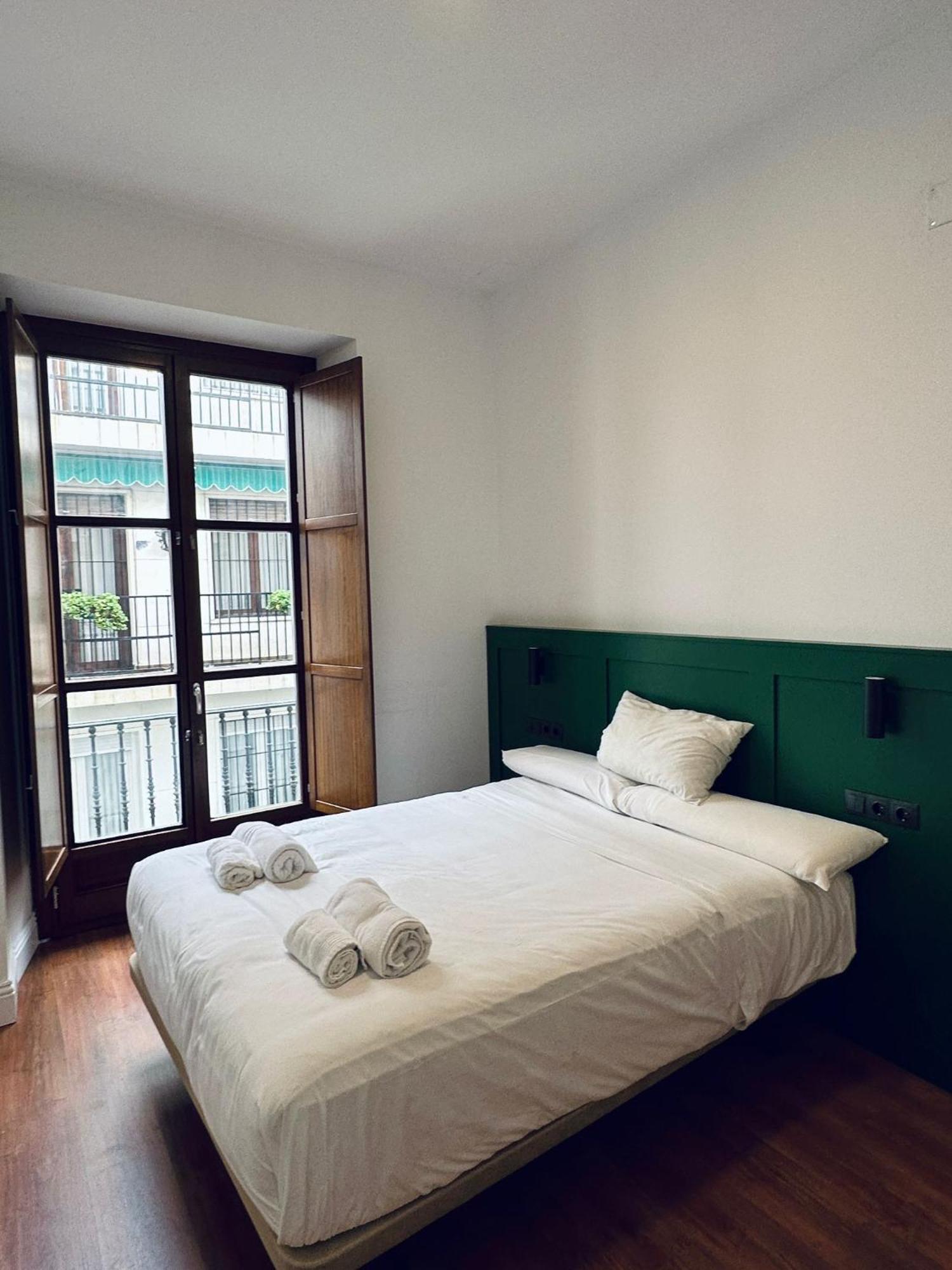 Catedral Square Apartment Севиля Екстериор снимка